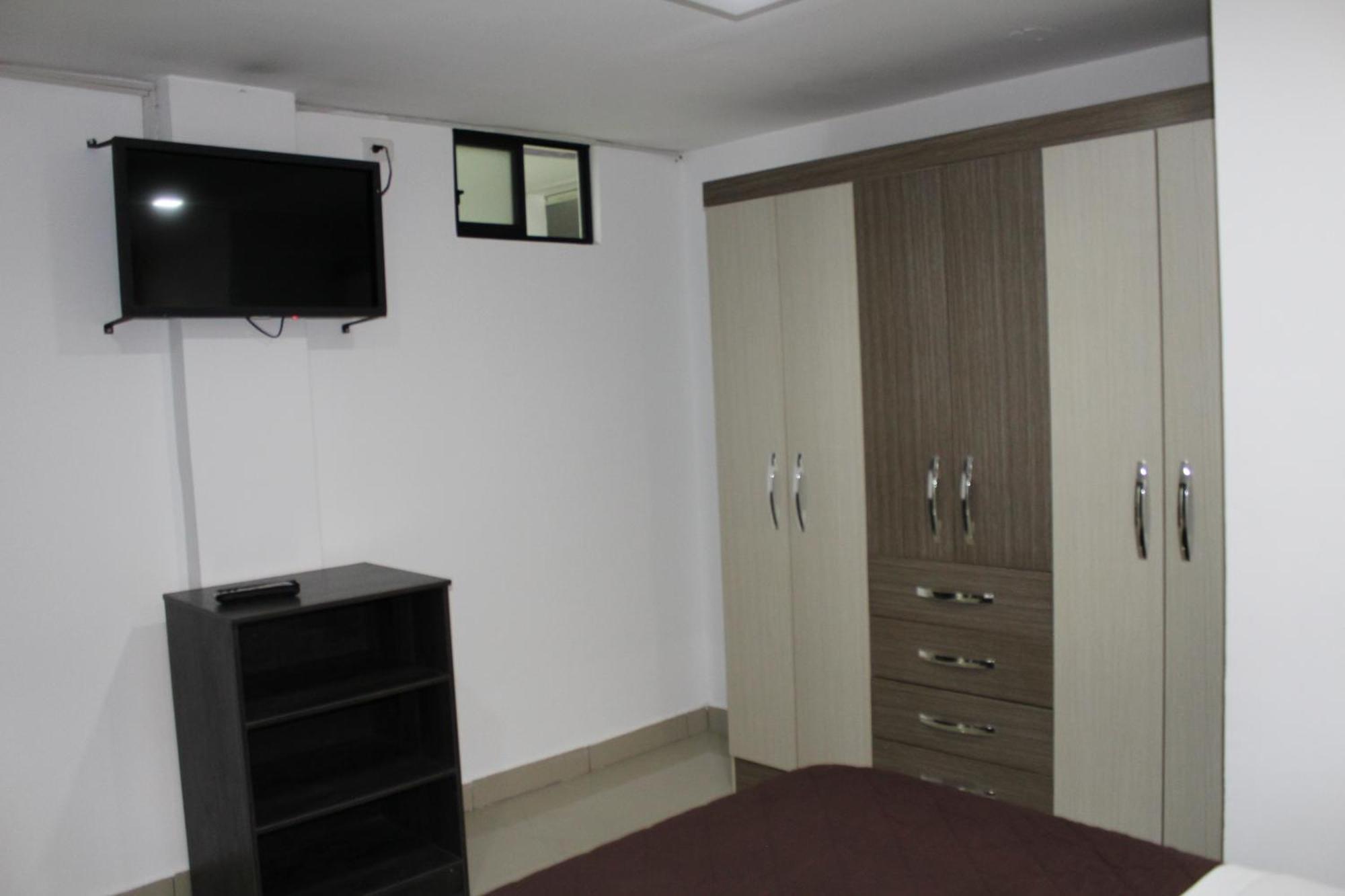 Julius Hostal, Desde Las 14 Horas Hasta 12 Del Mediodia Quito Exterior foto