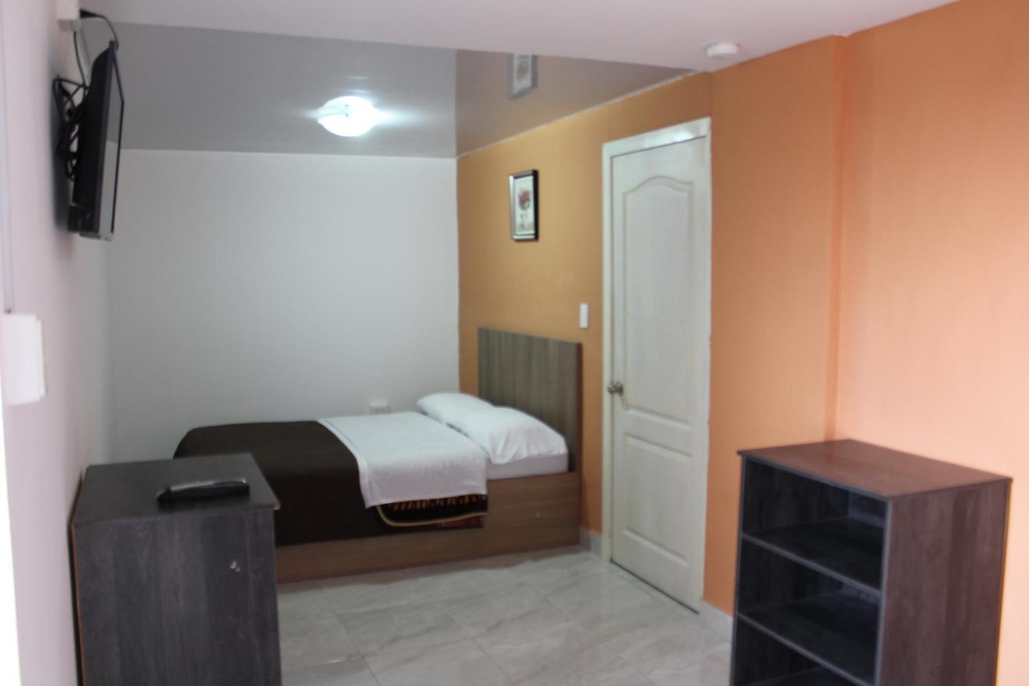 Julius Hostal, Desde Las 14 Horas Hasta 12 Del Mediodia Quito Exterior foto