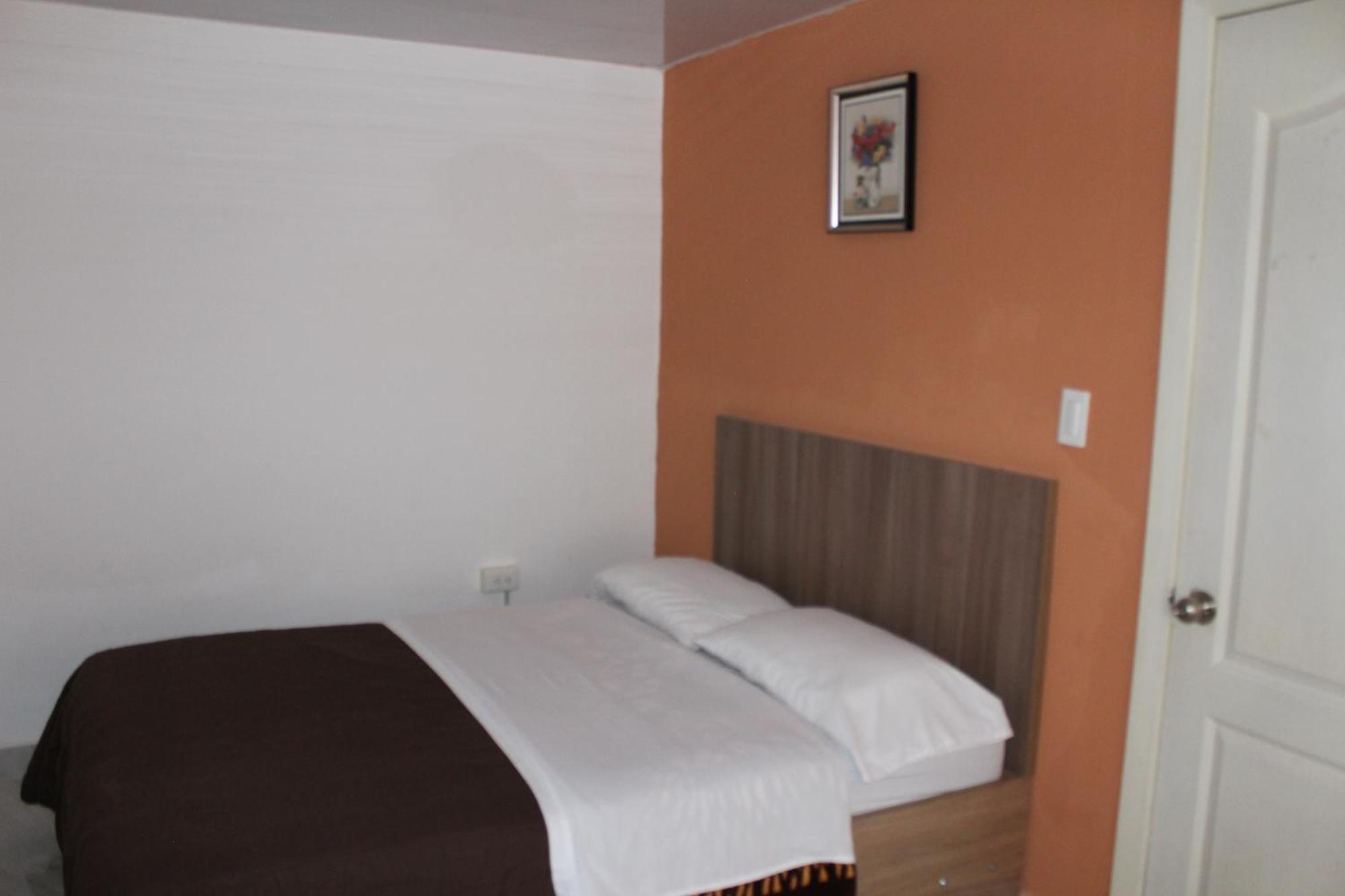 Julius Hostal, Desde Las 14 Horas Hasta 12 Del Mediodia Quito Exterior foto