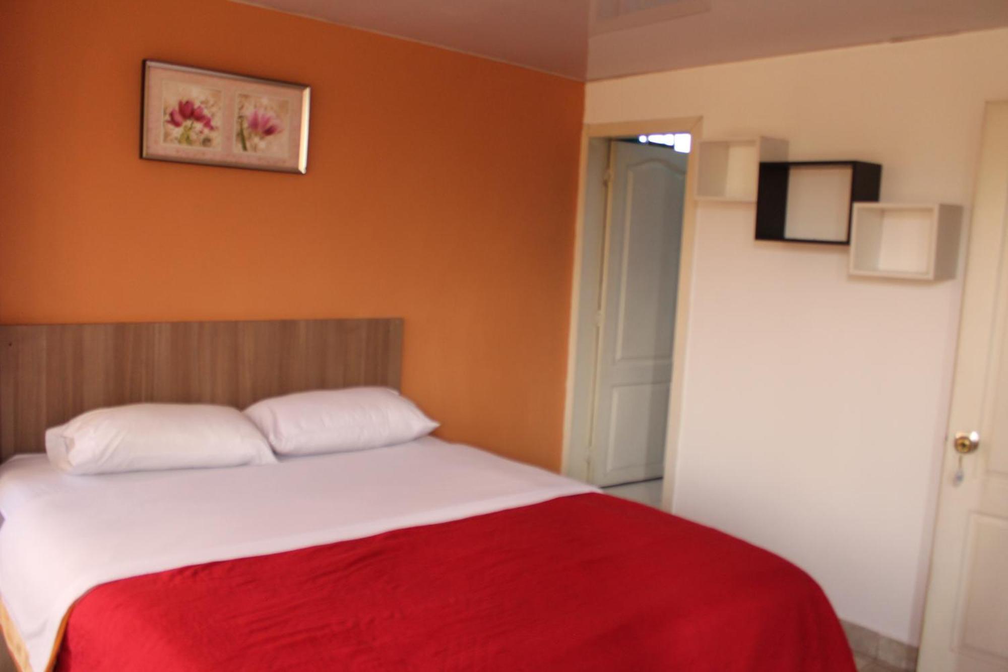 Julius Hostal, Desde Las 14 Horas Hasta 12 Del Mediodia Quito Exterior foto