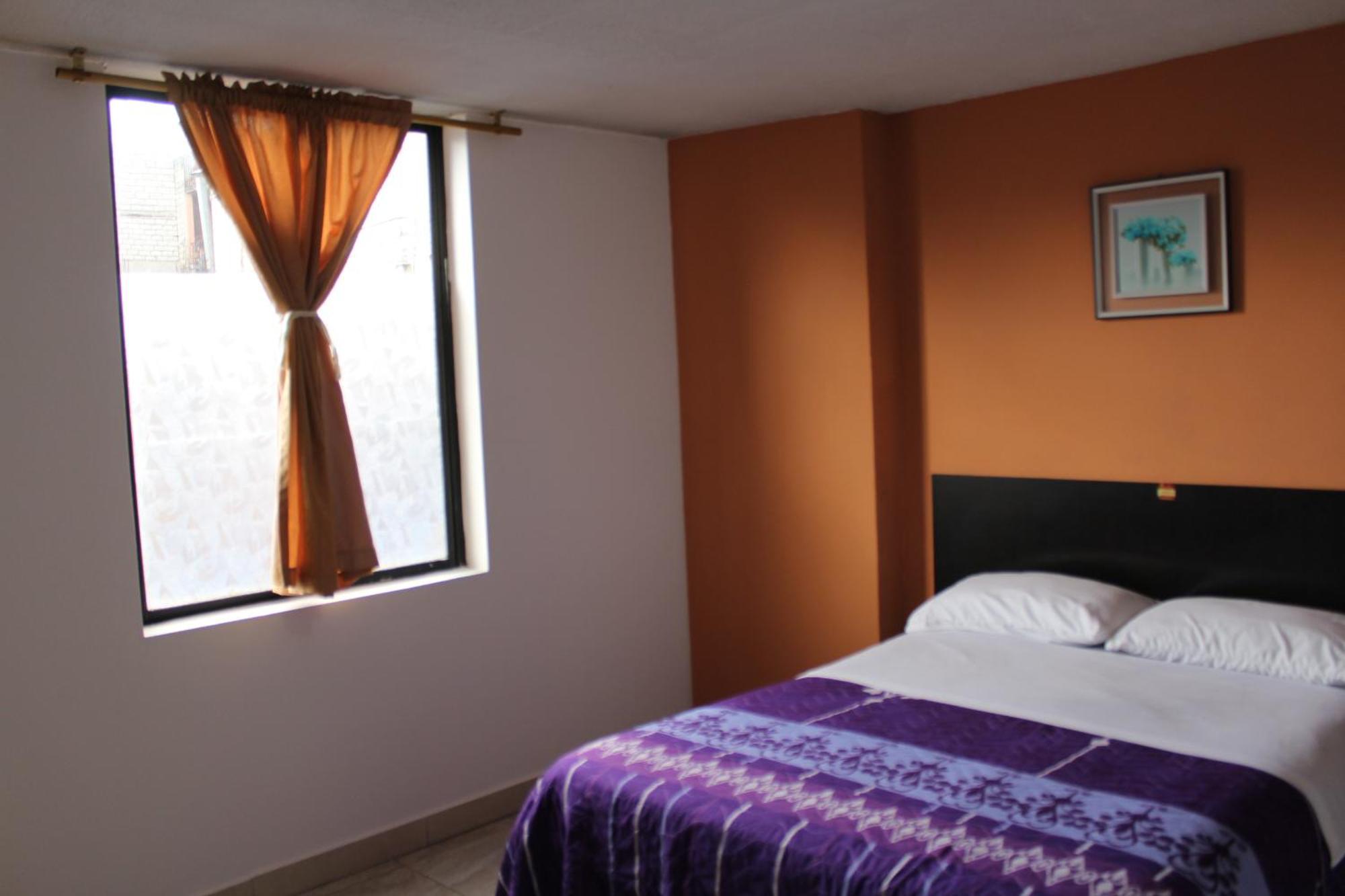 Julius Hostal, Desde Las 14 Horas Hasta 12 Del Mediodia Quito Exterior foto